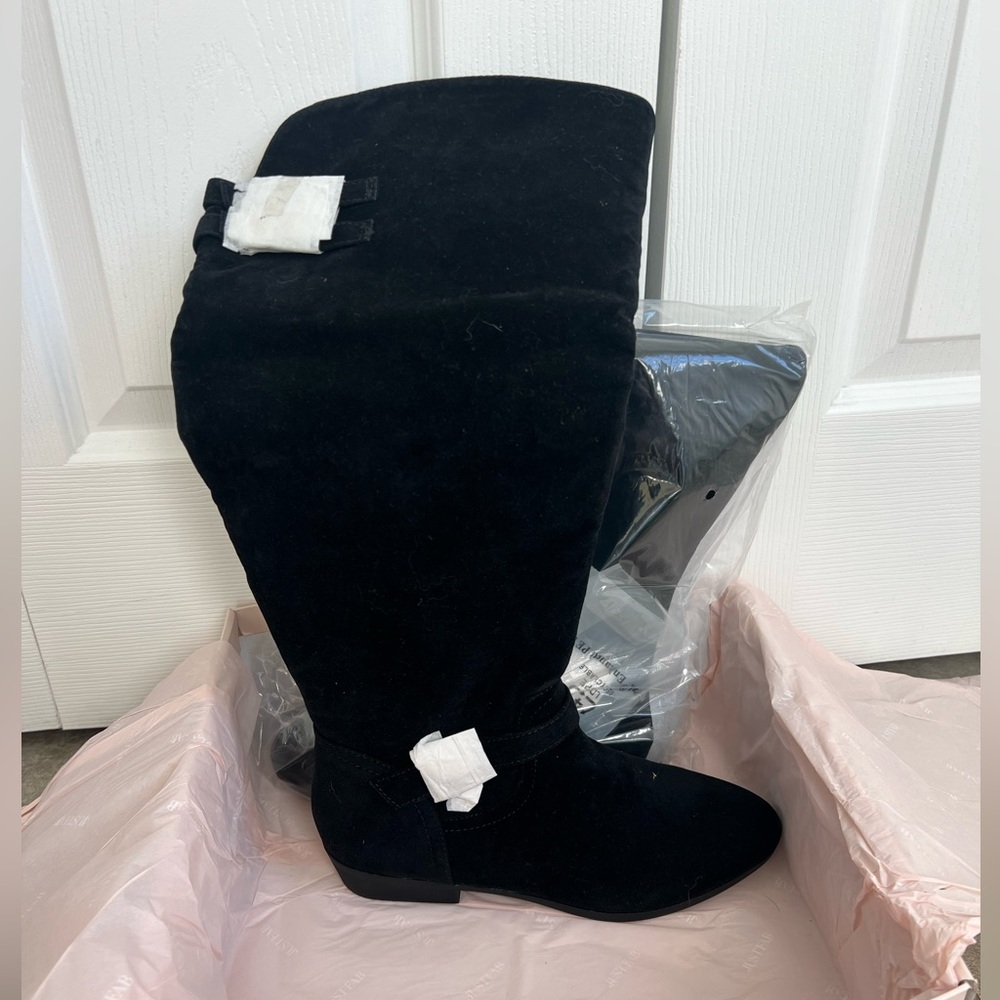 Black, knee-high flat boots, New (in box), Size:8